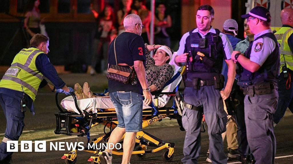 Al menos 15 fallecidos en un tiroteo durante un evento comunitario judío en Bondi Beach, la playa más emblemática de Australia
