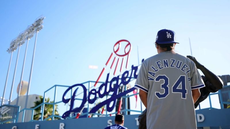 Fernando Valenzuela se reunió con los fanáticos de los Dodgers y Yankees