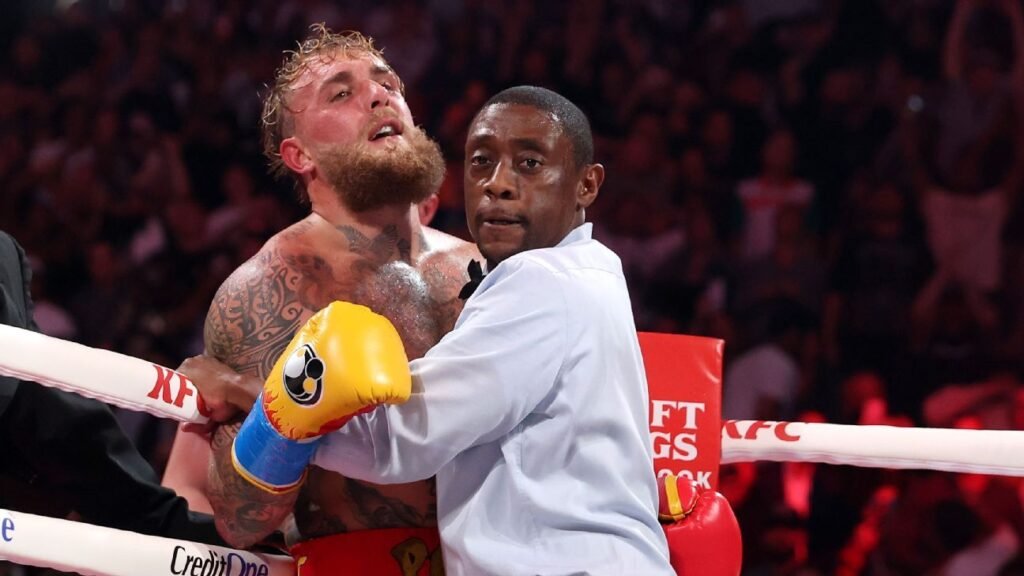 Joshua le enseña a Paul que el boxeo es cosa seria