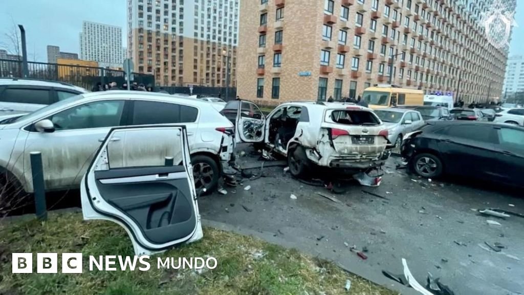 Muere un general ruso en Moscú tras un atentado con coche bomba, informan las autoridades locales.