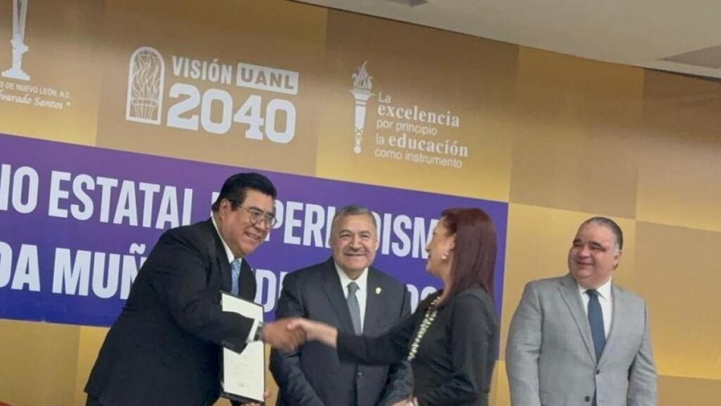 Premio para la conductora y el reportero de Imagen TV Monterrey