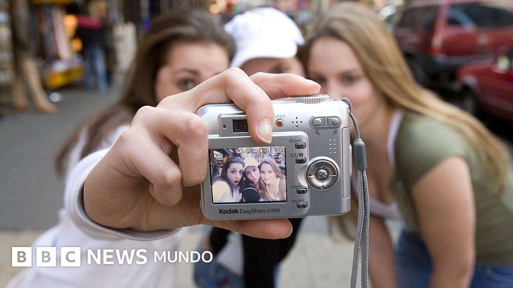 Razones por las que tus fotos de los 2000 podrían haberse perdido para siempre (y consejos para preservar las que aún tienes)