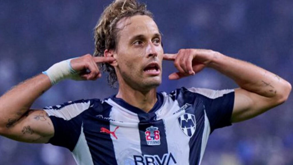 Sergio Canales destaca en los Rayados de Sergio Ramos con un gol y una asistencia brillantes.