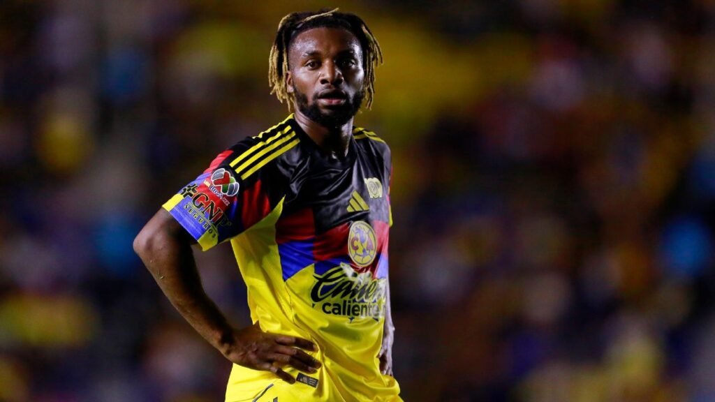 América: Maximin denuncia un caso de racismo en su contra.