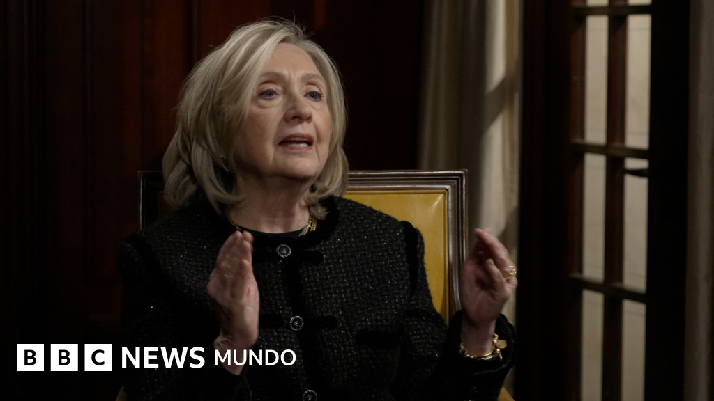 Hillary Clinton denuncia que el gobierno de Trump esconde información sobre los archivos de Epstein en entrevista con la BBC