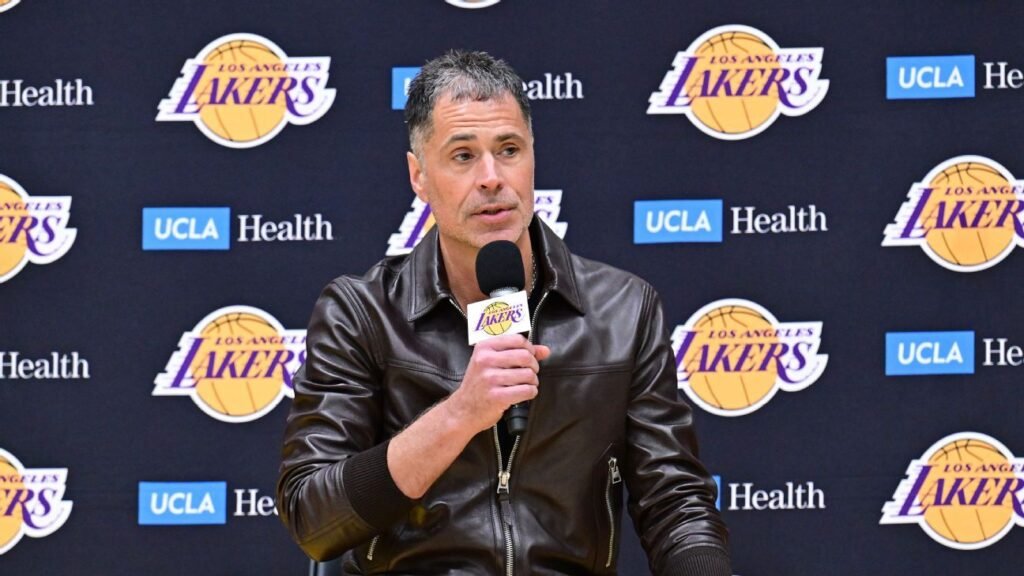 Lon Rosen: Rob Pelinka seguirá en su puesto