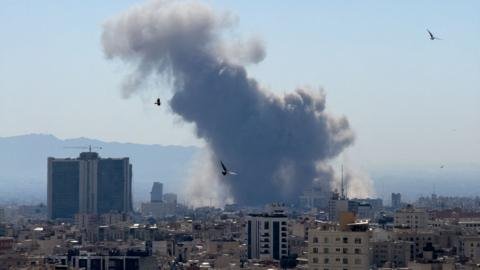 Israel e Irán intensifican sus conflictos tras la muerte del líder supremo Alí Jamenei