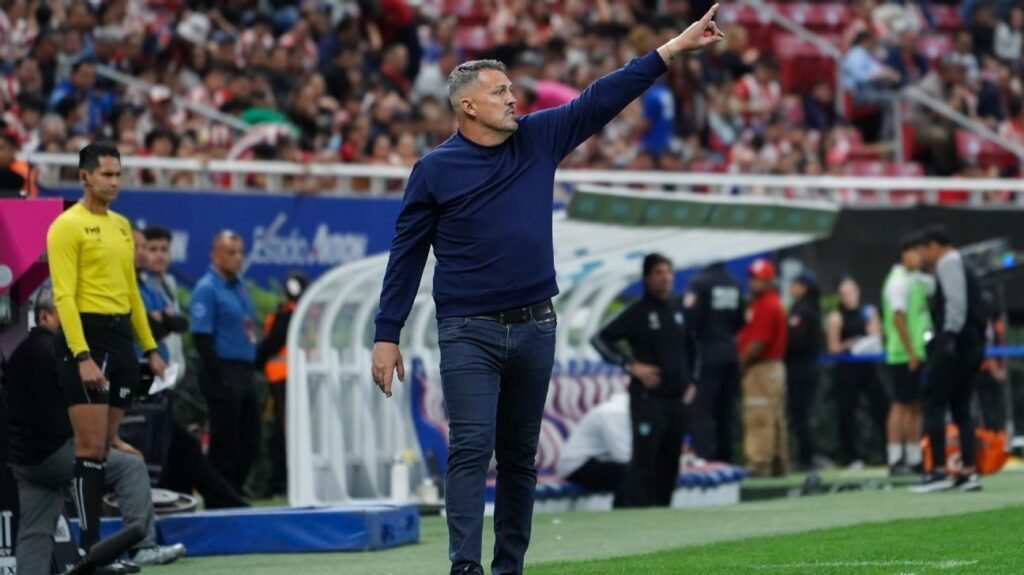 Oscar García, exjugador de Chivas, asume la dirección técnica del Ajax