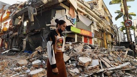 Momento crucial para salvar a sobrevivientes tras el devastador terremoto que ha cobrado al menos 169 vidas y dejado más de 900 heridos.