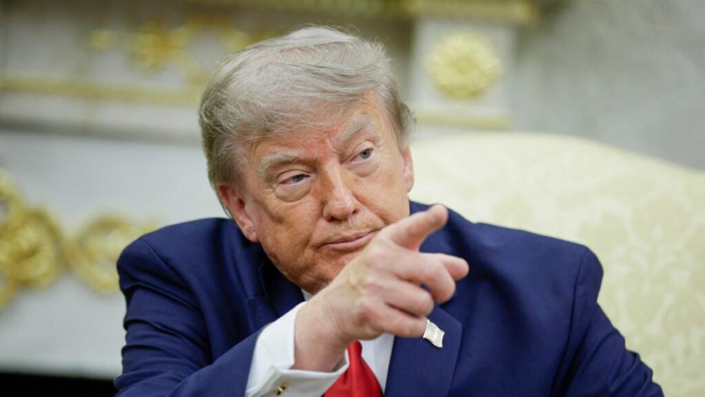 Trump desmiente la falta de municiones en EE. UU. y advierte sobre cárcel a quienes filtren información