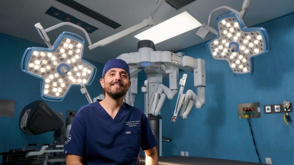 Dr. Jorge Pérez Casas Lozoya: Experto en cirugía robótica y un líder en su campo