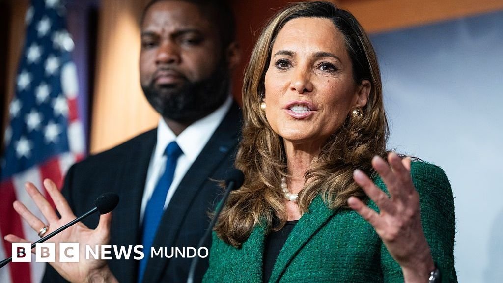 María Elvira Salazar advierte a Trump: 'Esto ha ido demasiado lejos' en medio de arrestos y deportaciones