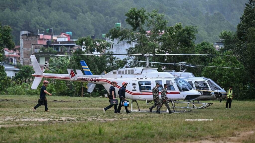 Milagro en Nepal: Dos obreros rescatados tras un deslave que deja 1,308 fallecidos