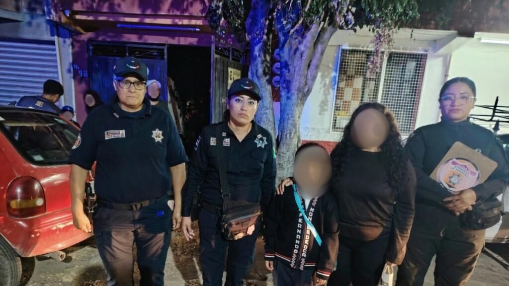 Niño de 10 años escapa de su escuela en Ecatepec tras recibir un reporte negativo.