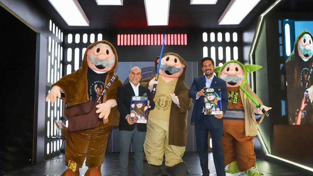 ¡Farmacias Similares presenta los nuevos peluches de Yoda y Chewbacca del Dr. Simi!